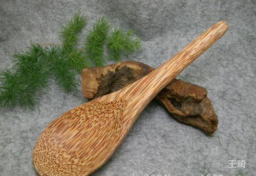 家居用品小件 椰子木质饭勺子 仿古木质工艺品批发产品,图片仅供参考